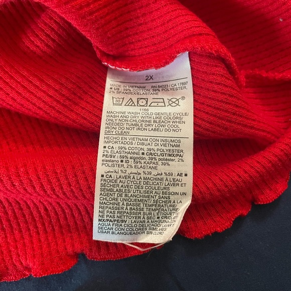 Old Navy Scalloped Crop Top - Picture 6 of 7